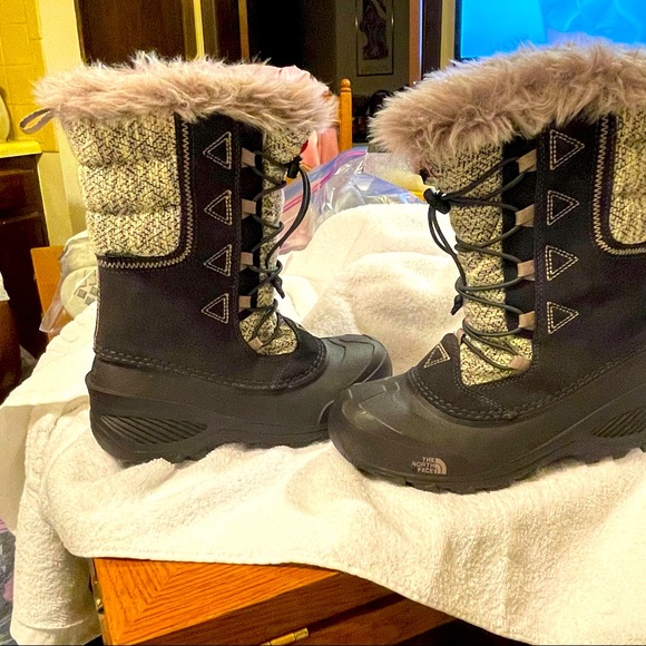 The North Face - Girls Suede WaterProof Boots sz 4 New- 200 gram Insulation - Picture 6 of 8